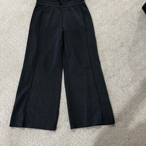 Lululemon Black Wide-Leg Cropped ribbed Pants - Size 6